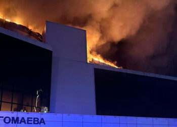 Suspensión de actividades masivas en Moscú tras ataque armado en sala de conciertos