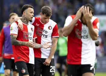 Santiago Giménez pone fin a la sequía y alcanza los 20 goles en la Eredivisie