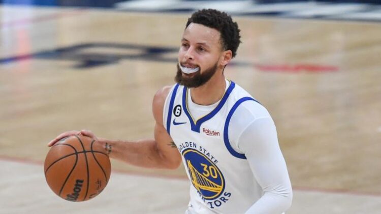 Stephen Curry bate récord con 300 triples por quinta temporada en la NBA