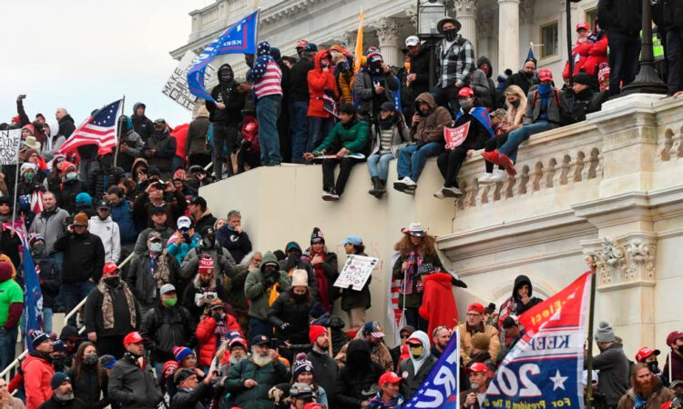 Trump promete liberar a detenidos por asalto al Capitolio si regresa al poder