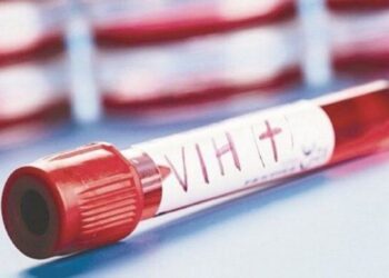 Universidad acuerda indemnización con estudiante que contrajo VIH durante investigación en laboratorio