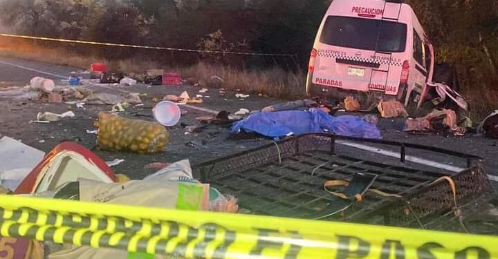 Choque frontal en carretera Cd. Victoria-Monterrey deja nueve muertos