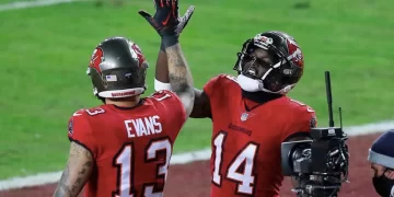 Los Tampa Bay Buccaneers aseguran a Mike Evans con un contrato histórico