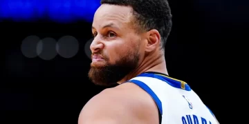 Steph Curry sufre lesión en el tobillo pero se espera su pronta recuperación
