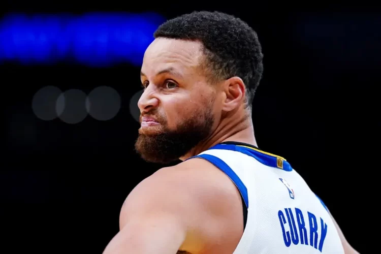 Steph Curry sufre lesión en el tobillo pero se espera su pronta recuperación