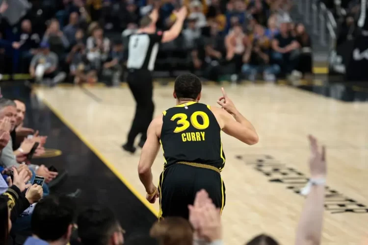 Los Warriors de Golden State luchan por mantenerse a flote en la clasificación