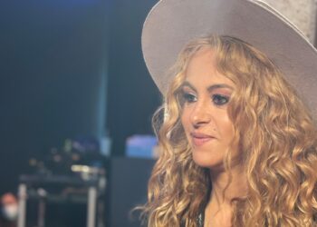 Asiste Paulina Rubio a fiesta del Óscar de Elton John