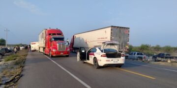 Vuelca un tráiler y cierran la carretera Victoria-Tula