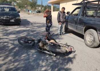 Graves niña y su tía  al chocar moto en que viajaban