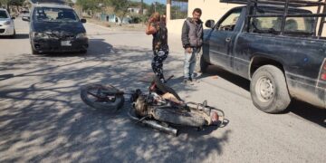 Graves niña y su tía  al chocar moto en que viajaban