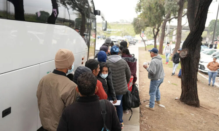 Estados Unidos expulsa a casi 600 mil extranjeros desde la frontera con México