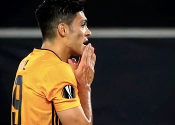 Raúl Jiménez habla sobre el incidente con David Luiz: “Fue una jugada futbolera”