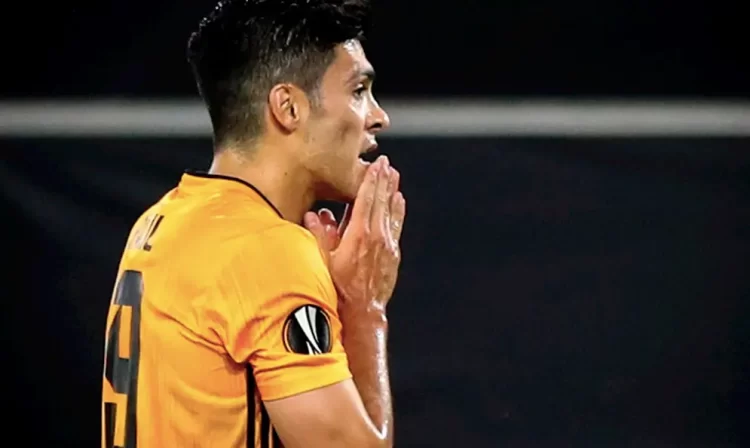 Raúl Jiménez habla sobre el incidente con David Luiz: “Fue una jugada futbolera”