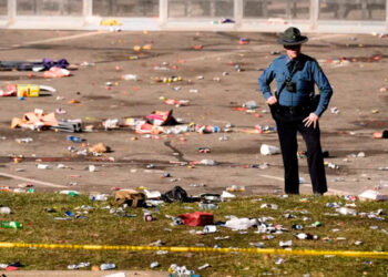 Acusan a tres hombres por tráfico ilegal de armas relacionado con tiroteo en desfile de los Kansas Chiefs