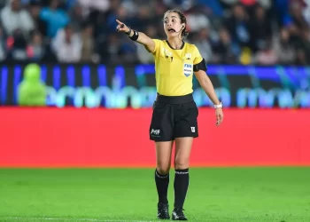 Karla Itzel García hace historia como árbitra central en la Liga MX