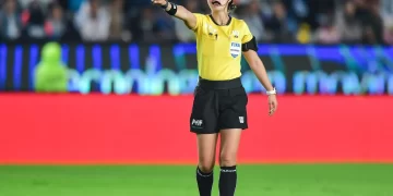 Karla Itzel García hace historia como árbitra central en la Liga MX