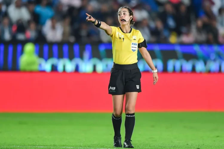 Karla Itzel García hace historia como árbitra central en la Liga MX