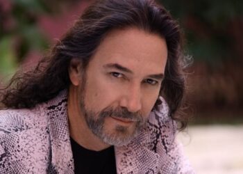 Marco Antonio Solís rinde homenaje a La Gilbertona en su concierto en Sinaloa