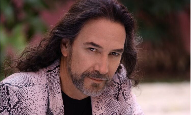 Marco Antonio Solís rinde homenaje a La Gilbertona en su concierto en Sinaloa