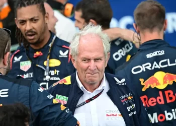 Helmut Marko de Red Bull analiza el rendimiento de Verstappen y Pérez en el Gran Premio de Bahréin