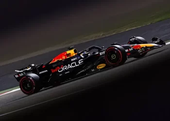 Verstappen se lleva la pole en emocionante clasificación
