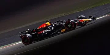 Verstappen se lleva la pole en emocionante clasificación