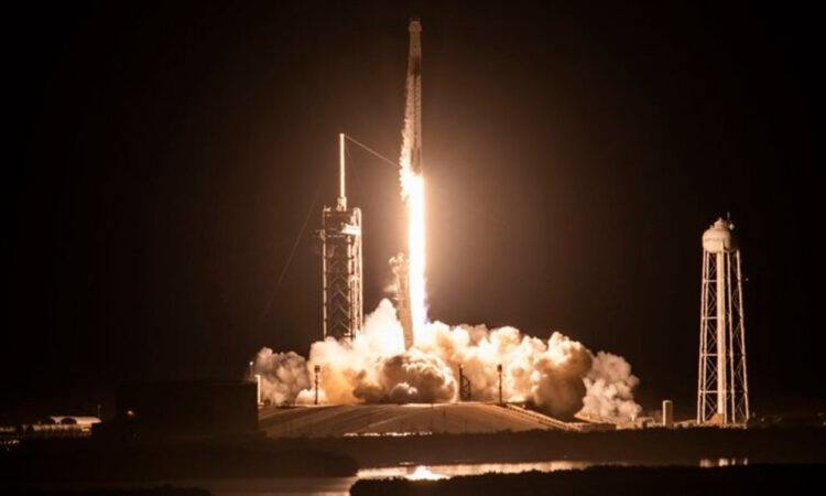 La NASA y SpaceX lanzan con éxito la octava misión comercial tripulada hacia la Estación Espacial Internacional