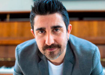 Álex Ubago encantado de celebrar 20 años de carrera musical