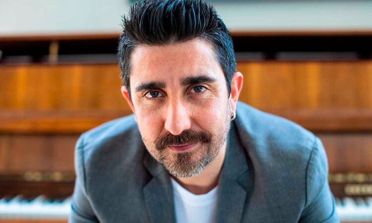 Álex Ubago encantado de celebrar 20 años de carrera musical