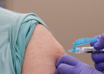 Hombre alemán recibe 217 dosis de vacuna COVID