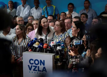 María Corina Machado denuncia proceso de inscripción de candidata en Venezuela