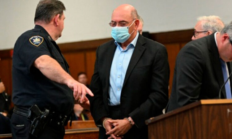 Exdirector financiero de la Organización Trump se declara culpable