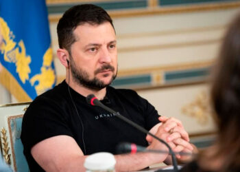 Presidente ucraniano Zelenski insta a derrotar “la locura rusa” en la guerra