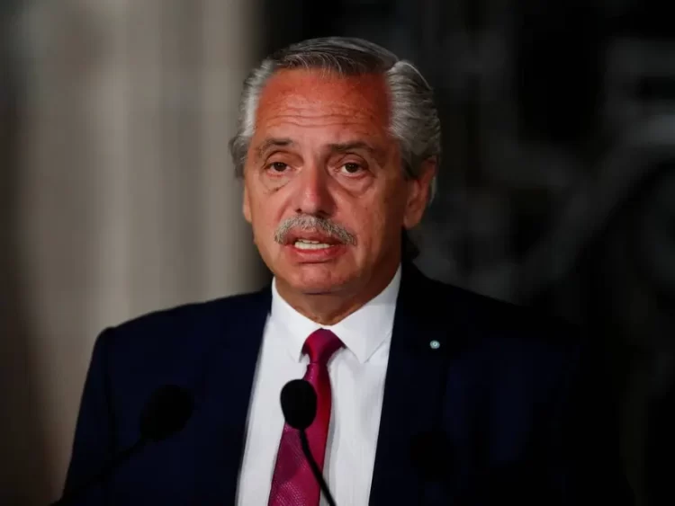 Justicia argentina congela bienes y levanta secreto bancario del expresidente Alberto Fernández