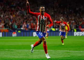 Atlético de Madrid derrota 2-1 al Dortmund en duelo de ida de la Champions