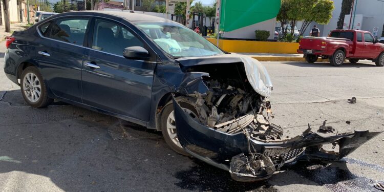 Carambola vehicular en el crucero de calles 21 y Bravo de Cd. Victoria