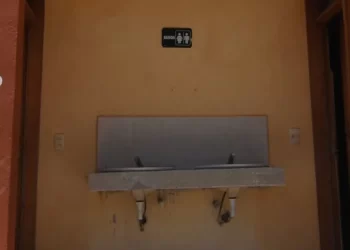 Secundaria tenía cámaras de seguridad hasta en los baños