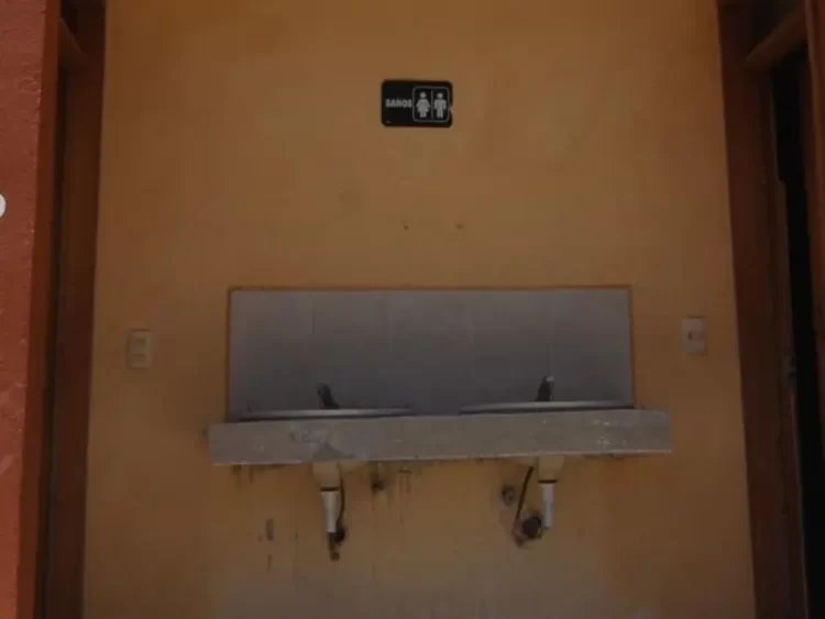 Secundaria tenía cámaras de seguridad hasta en los baños