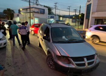 Enamorado provoca choque en el crucero de las calles 8 y Aldama