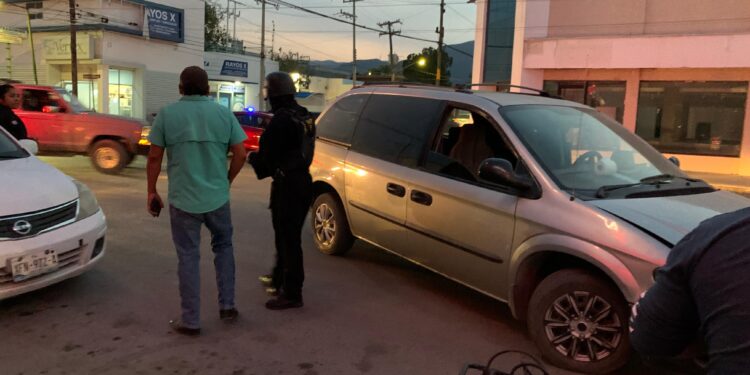 Enamorado provoca choque en el crucero de las calles 8 y Aldama