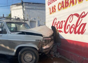 Choca en el crucero 5 y Matamoros y termina estrellado en negocio de “Gorditas”