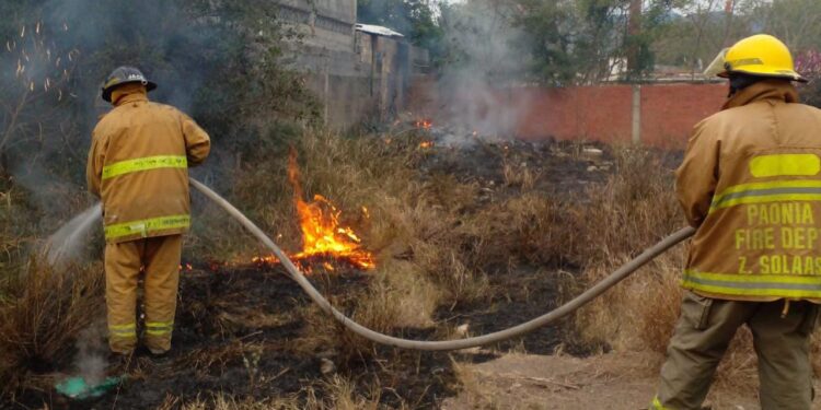 Bomberos piden no hacer quemas de pastizales o basura en lotes baldíos