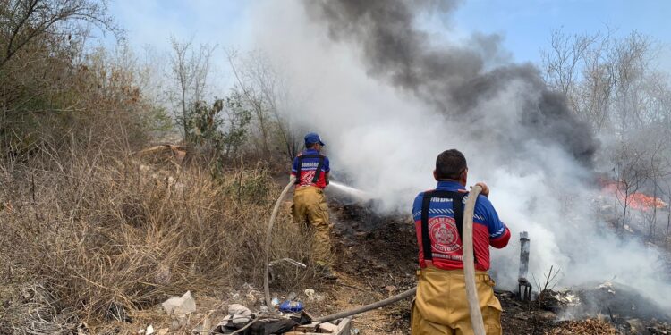 Bomberos piden no hacer quemas de pastizales o basura en lotes baldíos