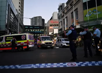 Apuñalamiento masivo en un centro comercial de Sídney deja al menos 6 muertos