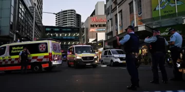 Apuñalamiento masivo en un centro comercial de Sídney deja al menos 6 muertos
