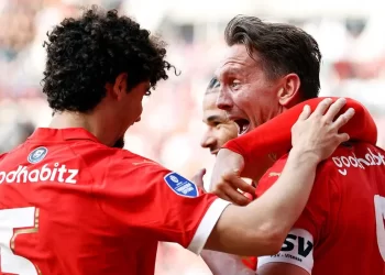 ‘El Chucky’ Lozano rompe sequía goleadora; PSV cerca del título