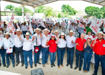 Atiende Arturo Núñez demandas sociales en el altiplano de Tamaulipas