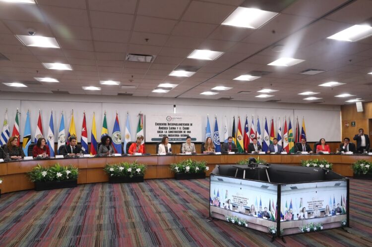 Llaman parlamentarios de América Latina y el Caribe a dignificar trato a migrantes de la región