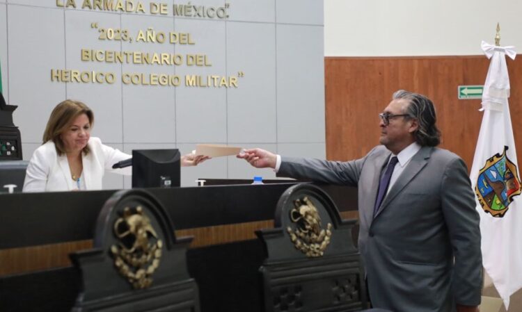 Presenta Diputado de MC Gustavo Cárdenas su iniciativa del adiós