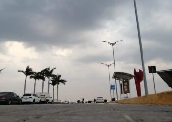 Esta  noche, se registran descargas eléctricas en diez entidades de México.